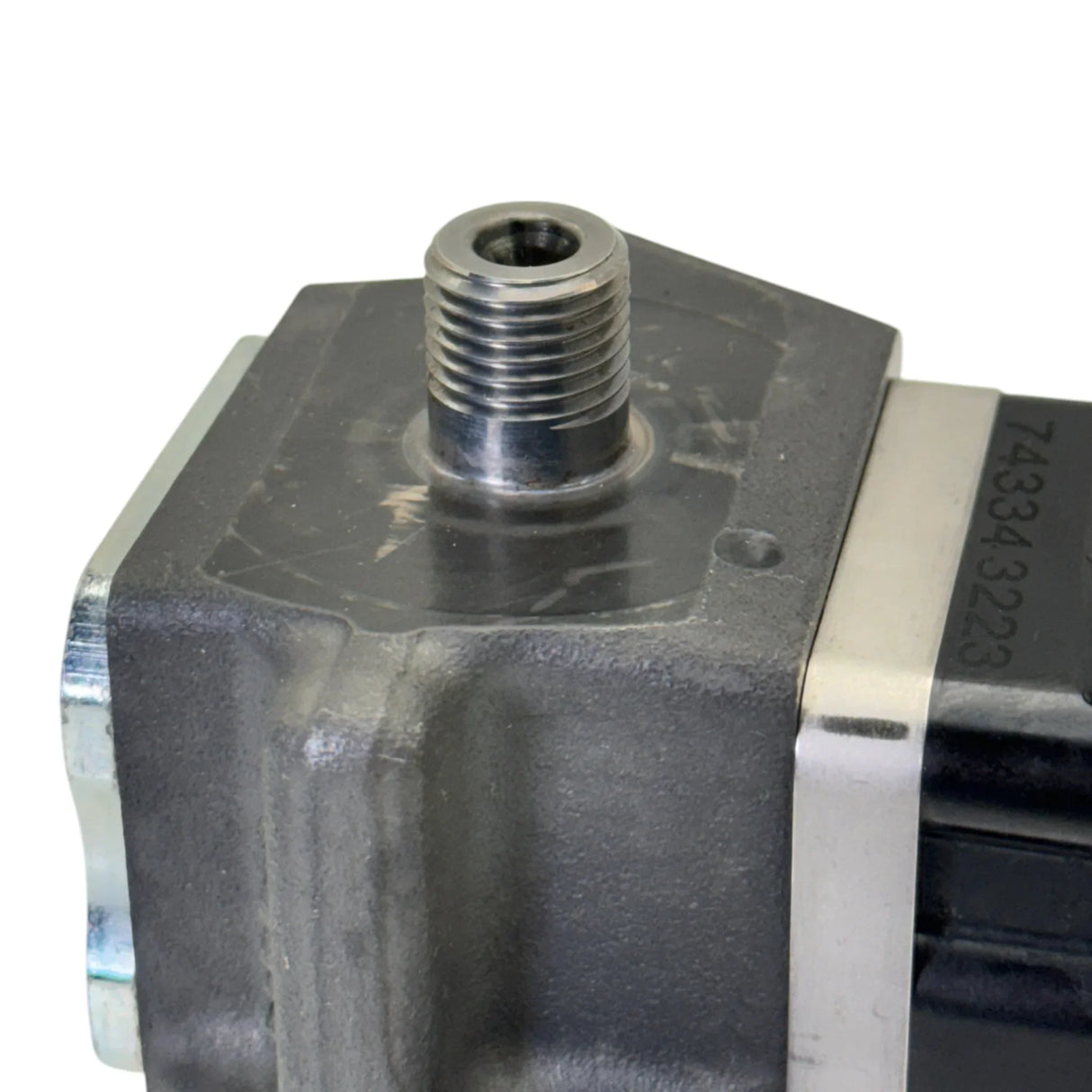 0-414-755-002 Genuine Mack Fuel Injection Pump - Truck To Trailer